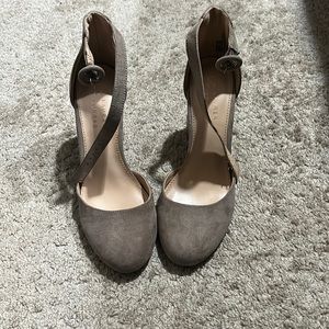 Lauren Conrad size 6 1/2 round toe round heel